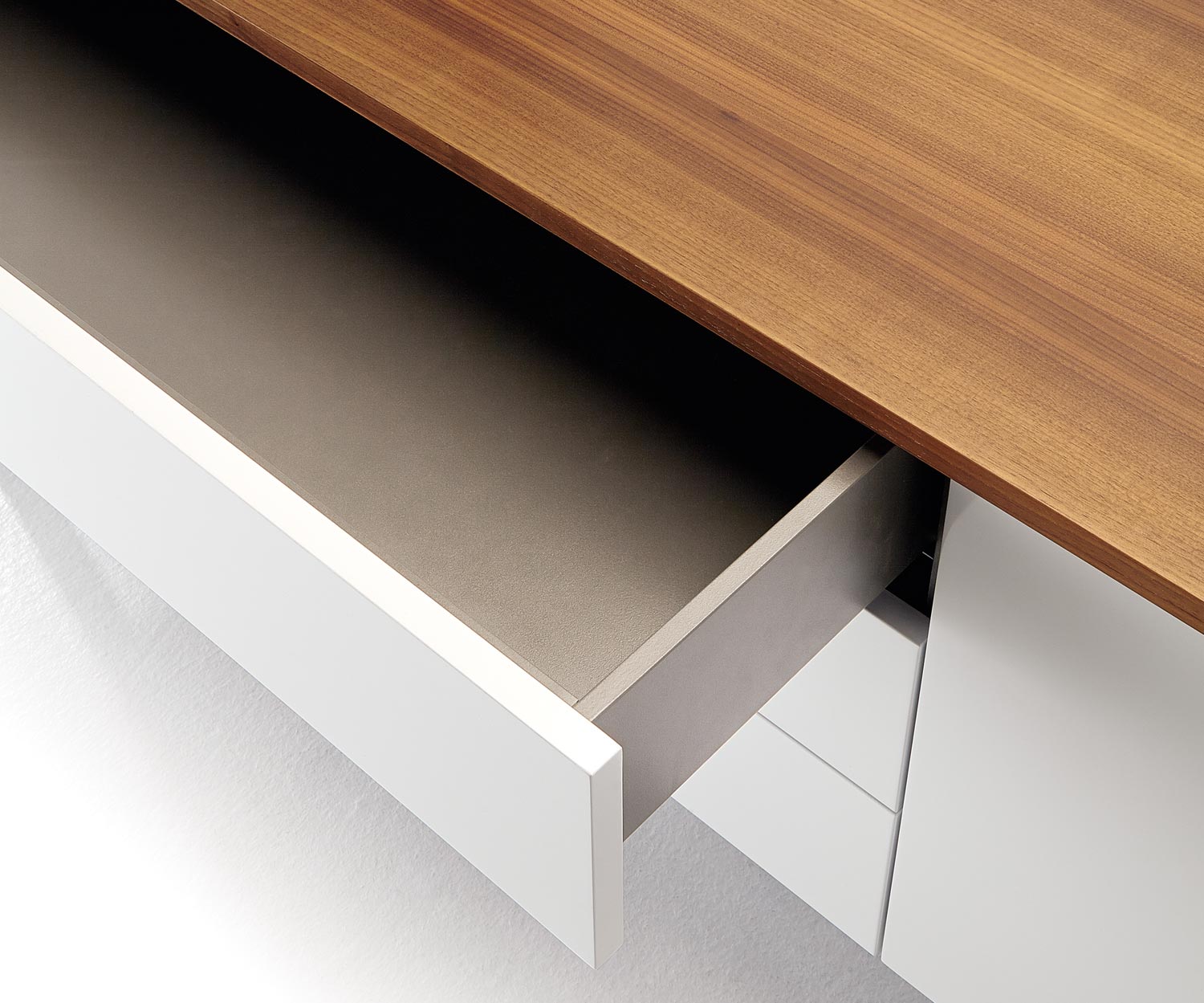 Modern Punt Design dressoir Tactiel notenhouten detail lade